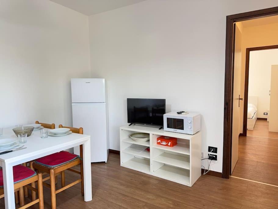 5' From Punta Gro Beach With Free Swimming Pool Sirmione Exterior photo